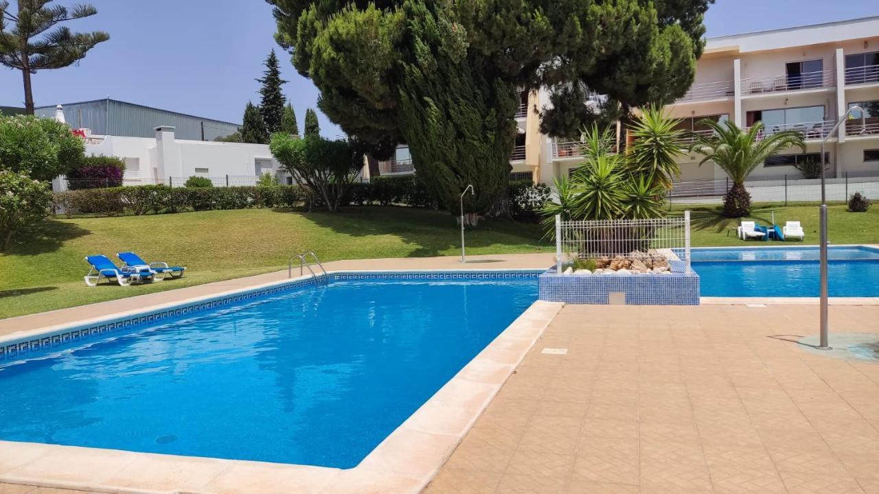 Apartament 01 Sra Da Rocha Com Piscina E Ac - Casas & Papeis