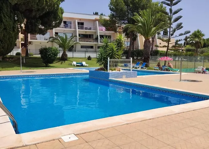 01 Sra Da Rocha Com Piscina E Ac - Casas & Papeis
