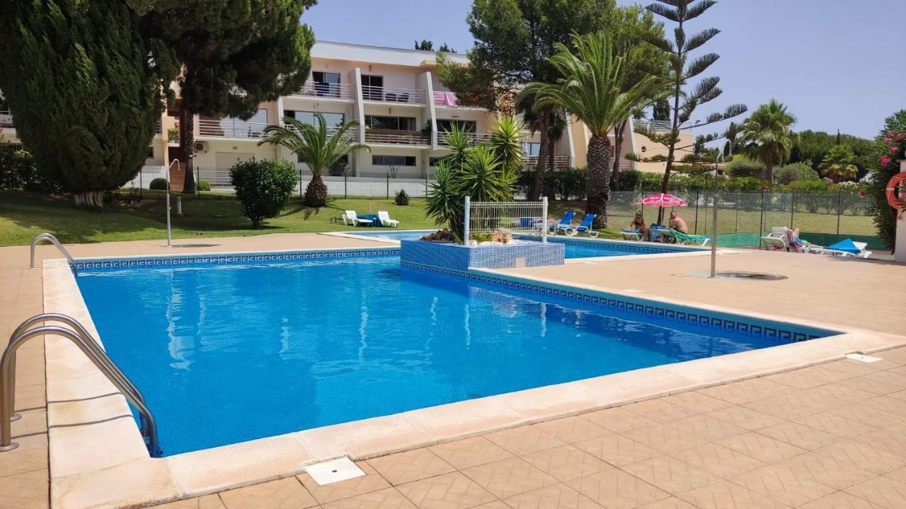 01 Sra Da Rocha Com Piscina E Ac - Casas & Papeis