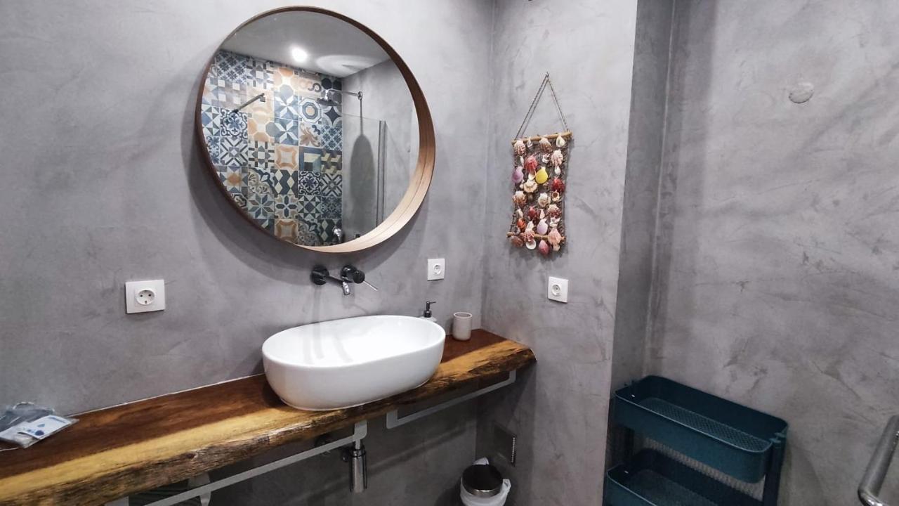 01 Sra Da Rocha Com Piscina E Ac - Casas & Papeis *