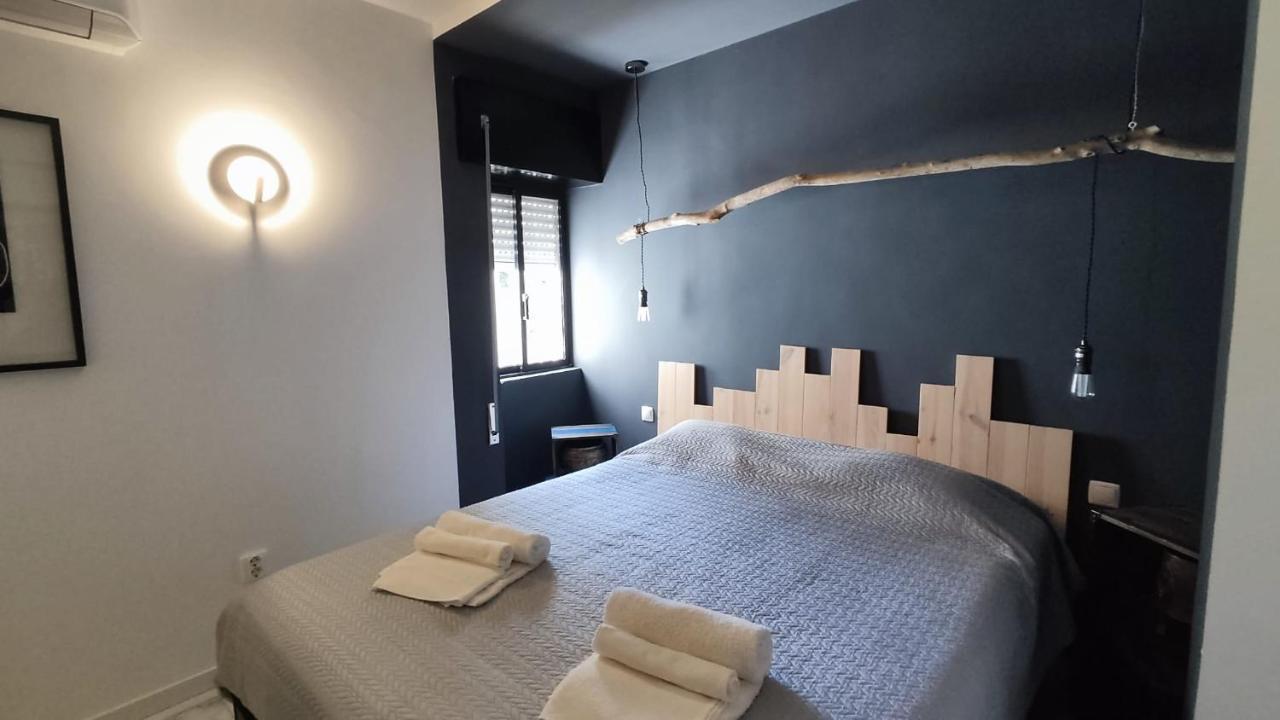 01 Sra Da Rocha Com Piscina E Ac - Casas & Papeis *
